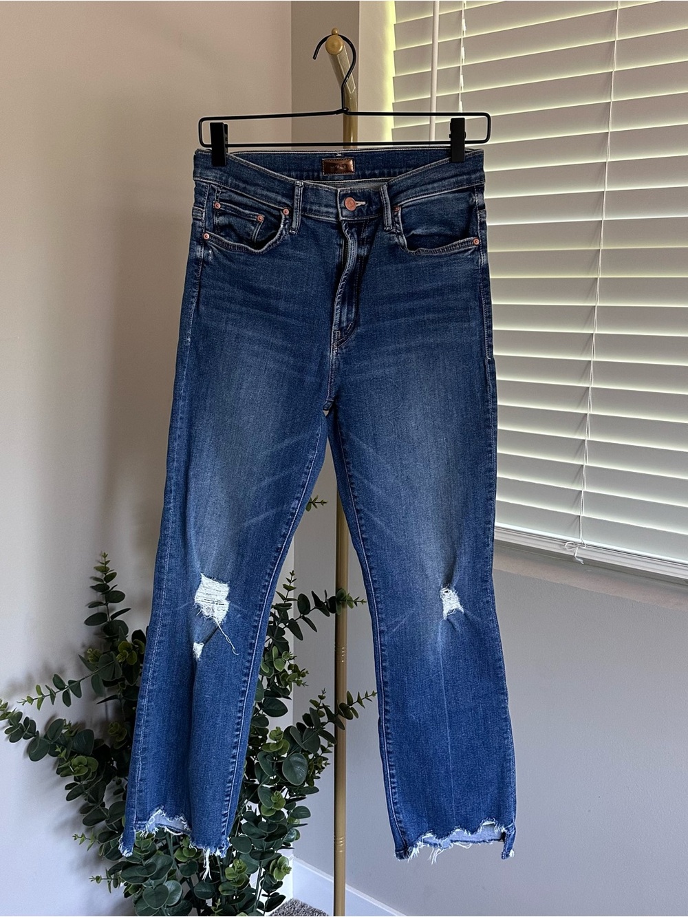Women's Dark Blue Distressed Crop Jeans
